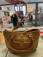 Charger l&#39;image dans la galerie, Tory Burch Tan Tote Bag
