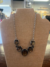 Cargar imagen en el visor de la galería, Glossy Stones Necklace (3 Colours)

