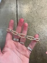Cargar imagen en el visor de la galería, Peach Pearl &amp; Rhinestone Vintage Choker Necklace
