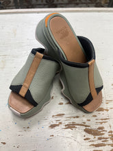 Charger l'image dans la galerie, Sorel Kinetic Impact Slide Sandals (Size 6.5)
