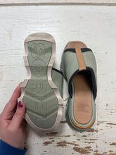 Charger l'image dans la galerie, Sorel Kinetic Impact Slide Sandals (Size 6.5)
