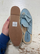 Charger l'image dans la galerie, Bling Denim Espadrille Slides (Size 9)
