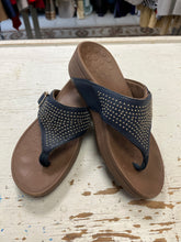 Load image into Gallery viewer, Vionic Capitola Platform Thong Sandals (Size 5.5/6)
