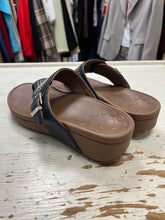 Load image into Gallery viewer, Vionic Capitola Platform Thong Sandals (Size 5.5/6)
