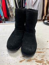 Charger l'image dans la galerie, Emu Australia Black Suede &amp; Sheepskin Boots (Size 6)
