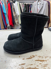 Charger l'image dans la galerie, Emu Australia Black Suede &amp; Sheepskin Boots (Size 6)
