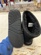 Charger l'image dans la galerie, Emu Australia Black Suede &amp; Sheepskin Boots (Size 6)
