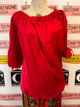Cargar imagen en el visor de la galería, NWT Black Tape Fuschia Off-The Shoulder Top (Size XL)
