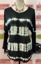 Load image into Gallery viewer, NWT Black &amp; White Tie Dye Top (Size M)

