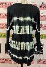 Load image into Gallery viewer, NWT Black &amp; White Tie Dye Top (Size M)
