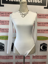 Charger l'image dans la galerie, Forever 21 White Bodysuit (Size M)
