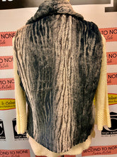 Charger l'image dans la galerie, Tribal Faux Fur-Look Soft Vest (Size S)
