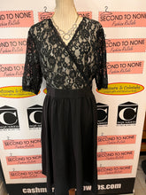Charger l'image dans la galerie, NWT Nemidor Black Lace Bodice Dress (Size 20)
