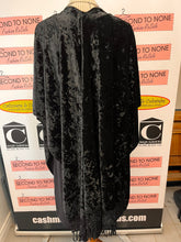 Cargar imagen en el visor de la galería, Crushed Velvet Lace Trim Shawl (One Size)
