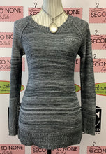 Load image into Gallery viewer, Multi-Gray Knit Top (Size M)
