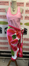 Cargar imagen en el visor de la galería, Large Floral Beach Wrap (One Size)
