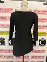 Load image into Gallery viewer, Sympli Cut Out Asymmetrical Hem Top (Size 4)
