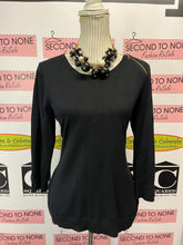 Load image into Gallery viewer, Cable &amp; Gauge Black Knit Sweater (Size M)

