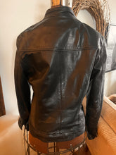 Cargar imagen en el visor de la galería, Danier Black Leather Motorcycle Bomber Jacket (Size Small)

