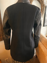 Cargar imagen en el visor de la galería, Danier Leather &amp; Wool Longer-Length Jacket (Size Small)
