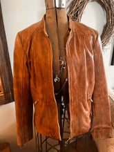 Charger l'image dans la galerie, Danier Distressed Leather Moto-Style Jacket (Size Large)
