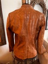 Charger l'image dans la galerie, Danier Distressed Leather Moto-Style Jacket (Size Large)
