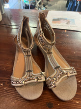 Charger l'image dans la galerie, Aldo Strappy Beaded Sandals (Size 6.5)
