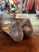 Charger l'image dans la galerie, Aldo Strappy Beaded Sandals (Size 6.5)
