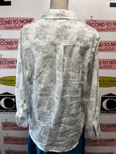 Load image into Gallery viewer, 100% Linen Rose Long Sleeve (Size XL)
