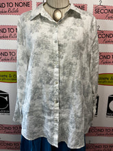 Load image into Gallery viewer, 100% Linen Rose Long Sleeve (Size XL)
