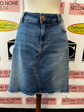 Cargar imagen en el visor de la galería, Jordache Denim Skirt (Size 18W)
