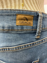 Cargar imagen en el visor de la galería, Jordache Denim Skirt (Size 18W)
