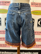 Charger l'image dans la galerie, Upcycled Vintage Wrangler Shorts (Waist 32" = L)
