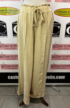 Load image into Gallery viewer, NWT Creations Beige Wide Leg Pants (Size M)
