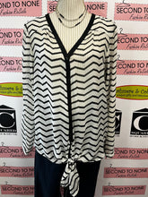 Charger l'image dans la galerie, The Limited B&amp;W Zig Zag Sheer Top (Size L)
