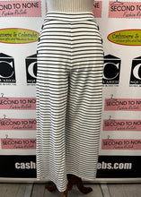 Charger l'image dans la galerie, Orly Elegant B&amp;W Stripe 2pc Pant Set (Size S)
