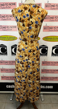 Load image into Gallery viewer, Gorgeous Wildflower Maxi Dress (Size M/L)
