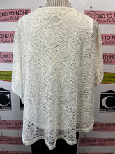Charger l'image dans la galerie, Amanda Collection White Lace Overlay Batwing Top (Size M)
