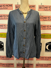 Cargar imagen en el visor de la galería, Black Tape Faux Denim Shacket (Size XL)
