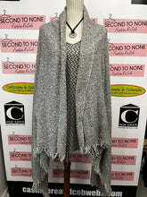 Cargar imagen en el visor de la galería, Steve Madden Soft-Knit Shawl (One Size)
