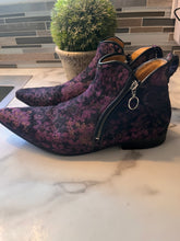 Cargar imagen en el visor de la galería, Men's Designer John Fluevog Tapestry Ankle Boot (Size 10)
