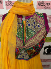 Cargar imagen en el visor de la galería, Unique Colourful Embroidered Bodice Dress + Scarf (Size 2)
