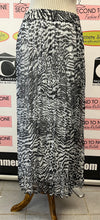 Charger l'image dans la galerie, Black &amp; Grey Pleated Zebra Print Skirt (Size XXL)
