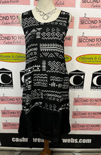Charger l&#39;image dans la galerie, Linen-Blend Black &amp; White Dress
