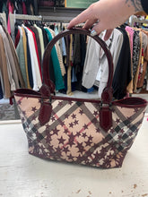 Cargar imagen en el visor de la galería, Burberry Berry Nova Stars Supernova Check Tote (Authentic, Gently Used)
