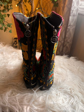 Cargar imagen en el visor de la galería, Colorful Embroidered Suede Boots (Size 9)

