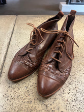 Load image into Gallery viewer, Vintage Hokus Pokus Brown Leather Lace Up Granny Boots (Size 7.5)
