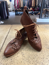 Load image into Gallery viewer, Vintage Hokus Pokus Brown Leather Lace Up Granny Boots (Size 7.5)
