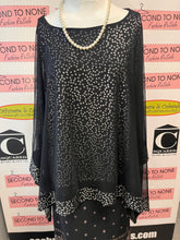 Cargar imagen en el visor de la galería, Sheer &amp; Sparkly Batwing Top Over Tank (Size 1X)
