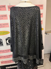 Cargar imagen en el visor de la galería, Sheer &amp; Sparkly Batwing Top Over Tank (Size 1X)
